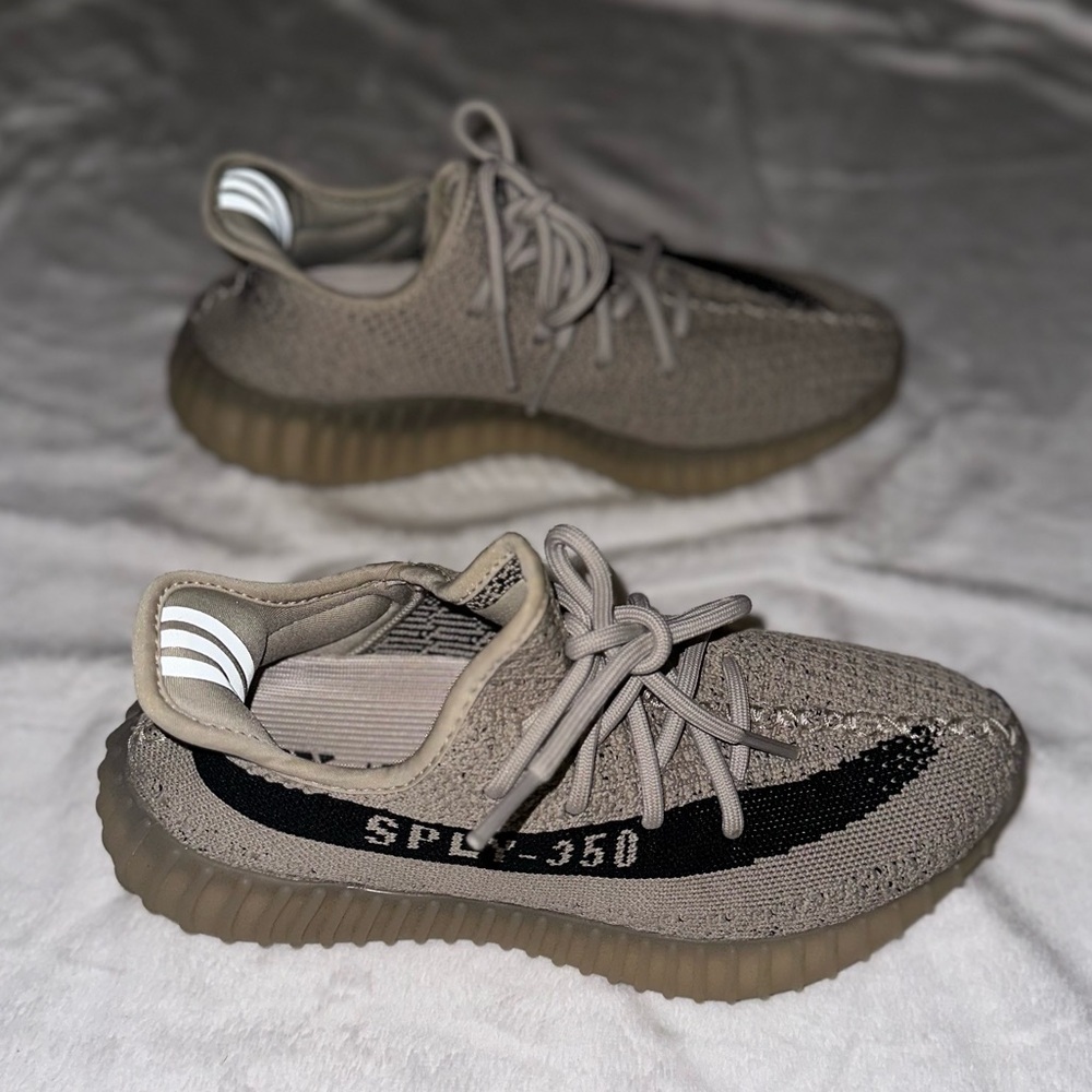 YEEZY size 6 - Picture 5 of 5